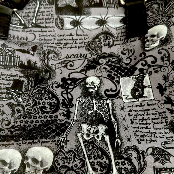 Y2K RARE SKULL 💀 POTION SATCHEL IN GREAT CONDITION - Picture 3 of 7